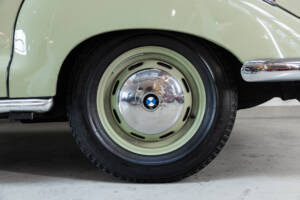 Bild 37/50 von BMW 502 - 3,2 Liter (1955)