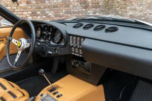 Image 36/50 de Ferrari 365 GTB/4 Daytona (1974)