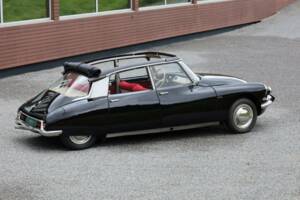 Image 37/37 of Citroën ID 19 (1964)