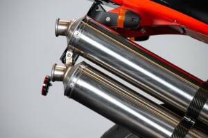 Image 43/50 of Aprilia RSV 1000 V60 (1999)