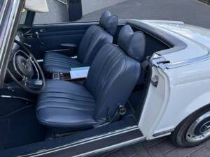 Bild 21/50 von Mercedes-Benz 280 SL (1969)