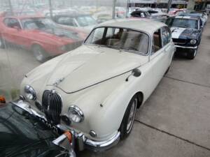 Image 24/27 of Jaguar Mk II 2.4 (1960)