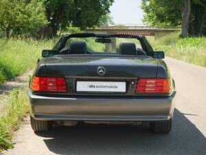 Image 4/39 de Mercedes-Benz 280 SL (1900)