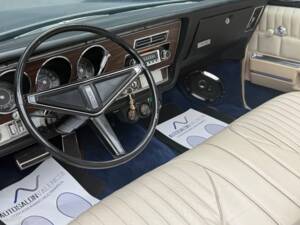 Image 14/23 of Oldsmobile Ninety-Eight (1968)