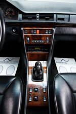 Image 17/33 of Mercedes-Benz 300 CE-24 (1992)