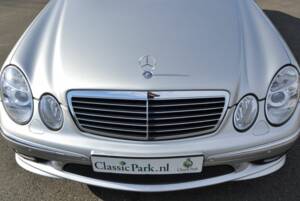Imagen 60/100 de Mercedes-Benz E 55 AMG (2003)