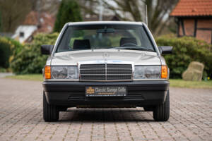 Image 5/77 de Mercedes-Benz 190 E 2.3 (1988)