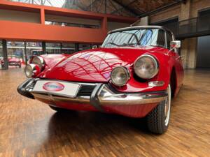 Image 2/37 of Citroën ID 19 (1967)