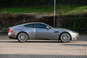 Image 5/39 of Aston Martin V12 Vanquish (2003)