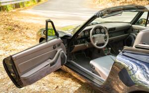 Immagine 25/47 di Porsche 911 Carrera (1994)