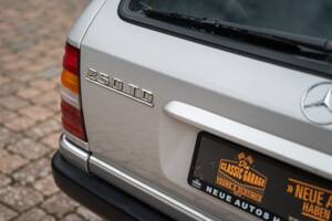 Imagen 13/72 de Mercedes-Benz 250 TD (1991)