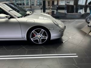Image 3/59 of Porsche 911 Carrera S (2006)
