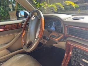 Image 4/10 of Daimler Double Six (1997)
