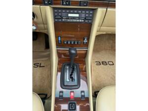 Obraz 29/50 pojazdu Mercedes-Benz 380 SL (1983)