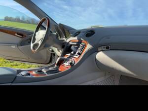 Image 64/89 of Mercedes-Benz SL 500 (2002)