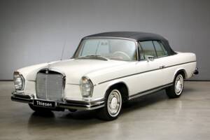 Image 9/27 of Mercedes-Benz 300 SE (1967)