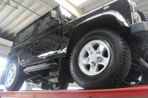 Image 11/50 of Land Rover Defender 90 (2013)