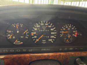 Bild 27/46 von Mercedes-Benz 300 SE (1990)
