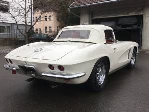 Image 13/25 of Chevrolet Corvette (1962)