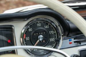 Image 10/50 de Mercedes-Benz 280 SL (1971)
