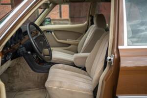 Image 22/81 of Mercedes-Benz 280 SE (1979)