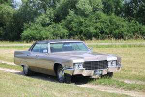 Imagen 1/8 de Cadillac Sedan DeVille (1969)