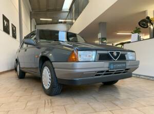 Image 2/30 of Alfa Romeo 75 1.6 (1989)