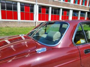 Image 5/20 of Jaguar XJ 12 (1986)