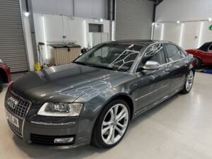 Bild 17/24 von Audi S8 V10 (2009)