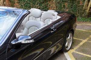 Image 24/46 de Mercedes-Benz CLK 500 (2004)