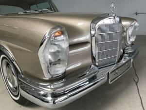 Image 8/38 de Mercedes-Benz 280 SE (1967)