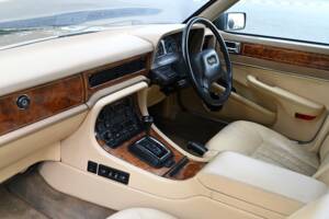 Image 13/21 of Daimler XJ 6 4.0 (1990)