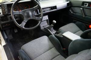 Image 26/55 of Mitsubishi Starion (1989)