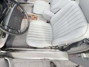 Image 23/50 de Mercedes-Benz 560 SL (1988)