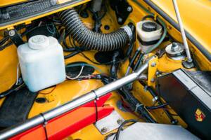 Image 34/50 de Porsche 911 RSR 3.0 (1975)