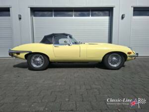 Image 2/12 de Jaguar E-Type (1969)