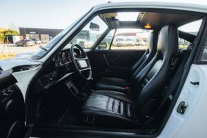 Bild 17/29 von Porsche 911 Carrera 3.2 (1989)