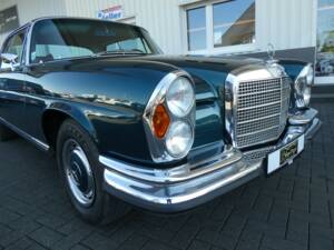 Image 16/20 of Mercedes-Benz 280 SE 3,5 (1971)