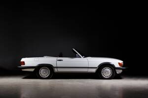 Image 1/48 of Mercedes-Benz 560 SL (1988)