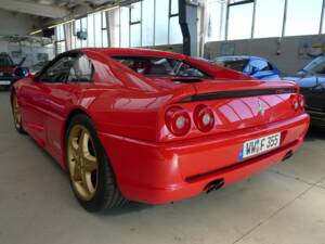 Afbeelding 29/41 van Ferrari F 355 Berlinetta (1995)
