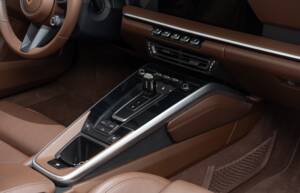 Image 21/31 de Porsche 911 Carrera 4 GTS (2024)