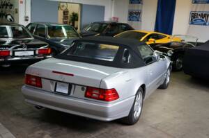 Image 16/33 of Mercedes-Benz SL 500 (2001)