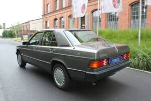 Image 27/27 of Mercedes-Benz 190 E (1987)