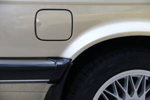 Afbeelding 38/40 van BMW 318i (1987)