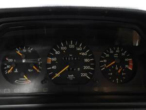 Image 6/14 of Mercedes-Benz 200 (1987)
