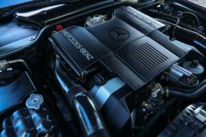 Image 48/50 of Mercedes-Benz 500 SL (1990)