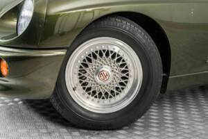 Image 4/50 of MG RV8 (1991)