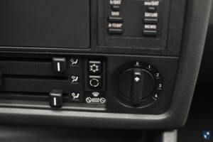 Image 25/82 of BMW 325ix (1989)