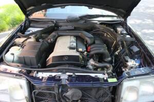 Image 11/21 of Mercedes-Benz E 320 (1995)