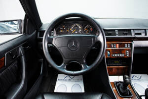 Image 15/33 of Mercedes-Benz 300 CE-24 (1992)